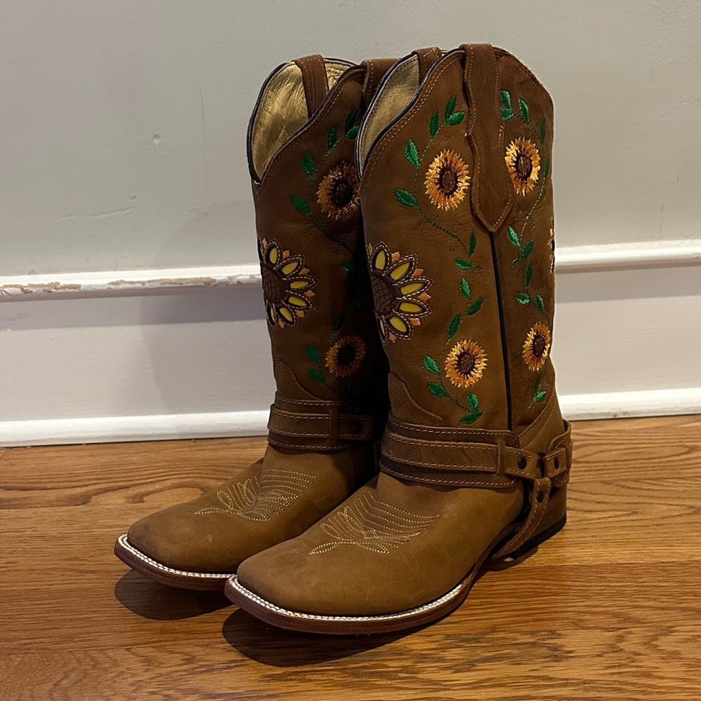 Quincy boots women’s leather sunflower embroidered cowgirl boots